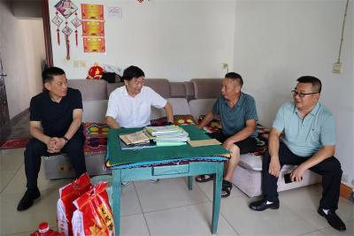 宜城市领导走访慰问参战老兵与困难退役军人