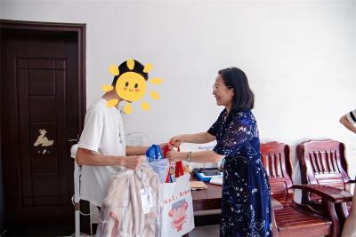 孔湾镇举办“爱心妈妈”与留守困境儿童结对仪式