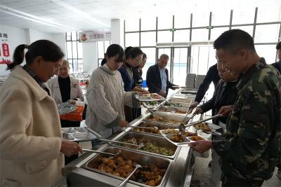 宜城职高：举行“食堂开放日”活动 守护学生“舌尖上的安全”