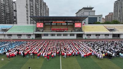 宜城二中举行2025年秋季开学典礼暨表彰大会