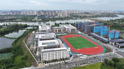 鲤鱼湖中学：复合化教学育英才 智慧型校园开新篇