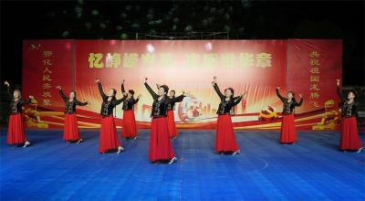 雷河镇鄂西社区举办“忆峥嵘岁月 庆盛世华章”国庆文艺汇演