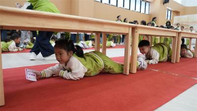 宜城市宋玉幼儿园萌娃花样庆国庆 爱国种子植心田
