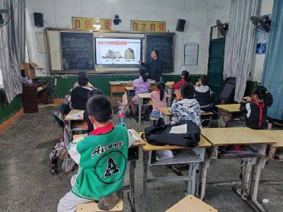 勿忘国耻，振兴中华——菜园小学开展纪念九一八事变主题班会活动