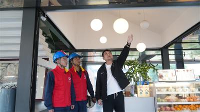 宜城：电力护航点燃假日“夜经济”