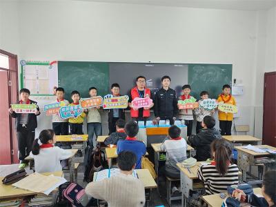 雷河镇禁毒宣传进校园