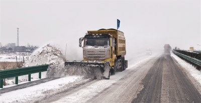 宜城市公路局：浴“雪”奋战保畅通