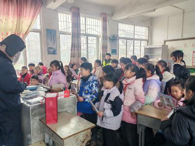 寒假安全“不打烊” 铁路知识进校园——朱市车站走进菜园小学开展安全宣传活动