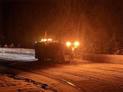 以雪为令 守护畅通！宜城市公路局全力开展清雪除冰作业