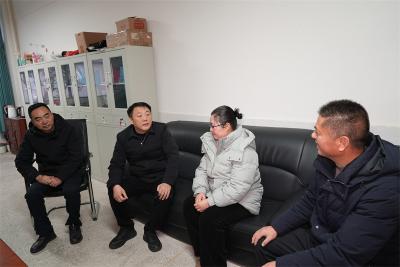 宜城市领导走访慰问教育领域专家人才代表