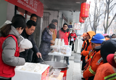 宜城：“腊八”送粥又送“礼”暖胃更暖“心”