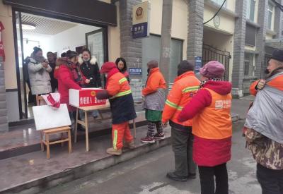 鄢城街道汉江路社区：以粥为媒 情暖腊八