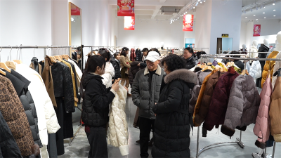 春节近 衣市旺 工厂店点燃新春消费热