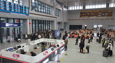 襄荆高铁宜城站迎春运返程高峰