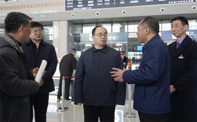 武义泉、王迪开展春节前安全检查