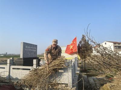 雷河镇开展春节前夕联合祭扫致敬英烈活动