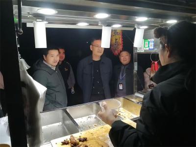 宜城市领导组织开展校园周边流动摊贩联合检查