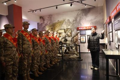 缅怀先烈志 热血赴军营