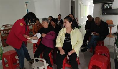 鄢城街道汉江路社区开展“爱心关爱”公益活动