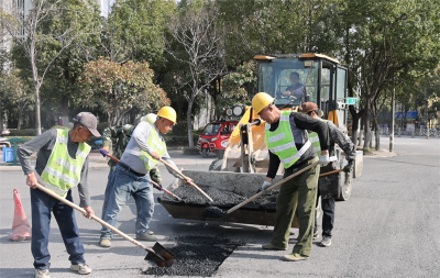 宜城市市政工程管理局：维修“赛道” 护航“宜马”