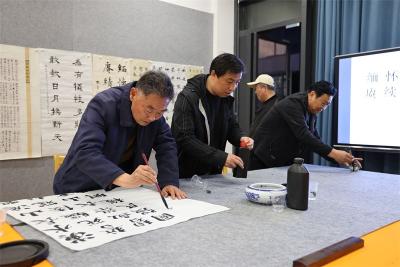 宜城市举行“缅怀革命先烈 赓续红色血脉”主题书法作品展