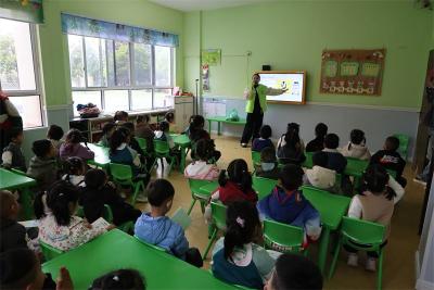 宜城市环卫局垃圾分类宣传活动走进幼儿园
