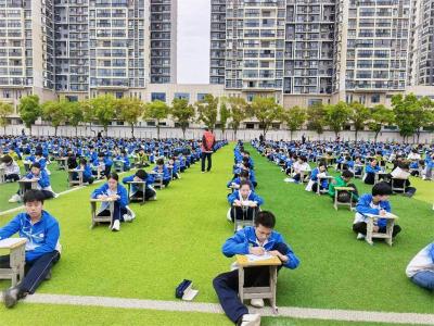 宜城市数千名学子参与单词竞技 展青春风采