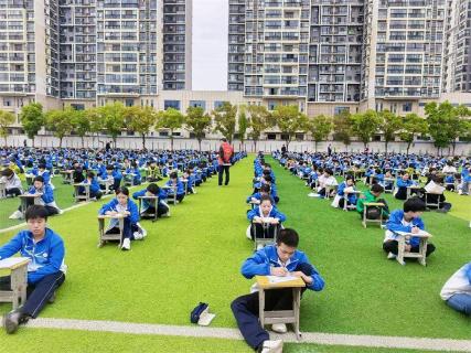 宜城市数千名学子参与单词竞技 展青春风采