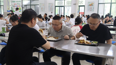 宜城一中举行家长开放日活动