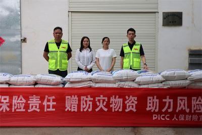 人保财险宜城支公司向流水镇捐赠化肥 助力农业生产风险减量