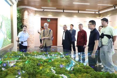 宜城市“四大家”老领导赴谷城堰河村开展专题调研