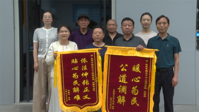 宜城市综治中心成功化解欠薪纠纷 群众赠锦旗致谢