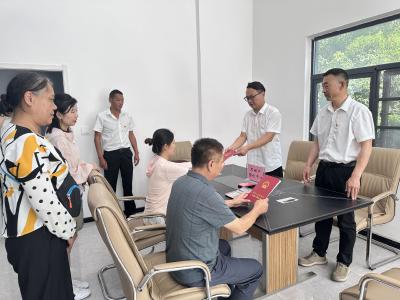 【蓄力赋能强支点 实干一线转作风】化解登记难题 暖心“送证上门”