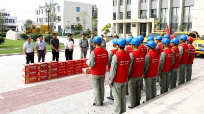 市领导慰问保电团队