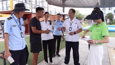 市卫健局联合相关部门开展游泳场所卫生检查