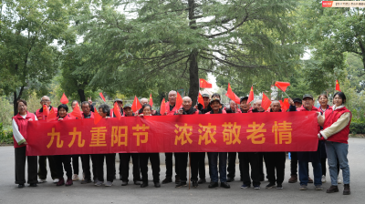 湖北老河口：登高赏秋景 盛宴话桑榆