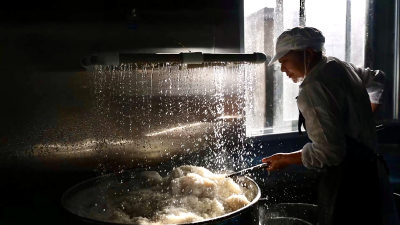 湖北老河口：小雪启冬酿 黄酒香飘致富路