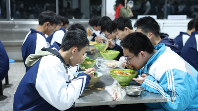 湖北老河口：打造“数字食堂” 织密校园食品“安全网”