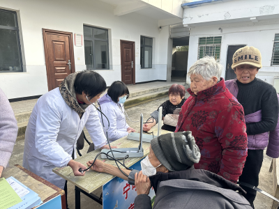医保宣传进乡村 惠民政策暖人心 