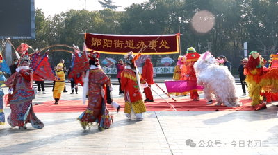 街头巡演年味浓 文艺表演送福到身边
