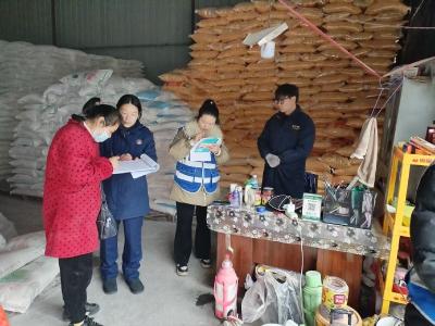 酂阳街道检查督导辖区工业企业和仓储场所安全工作 