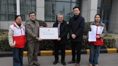 市领导开展春节前走访慰问 