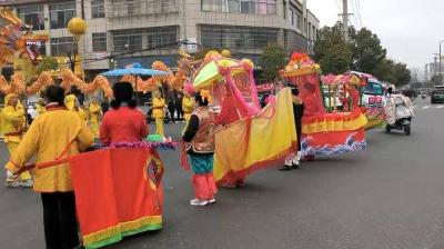 【聚焦2026年新春第一会】“创业大篷车”新春“喊话” 流动服务队送政策进家 