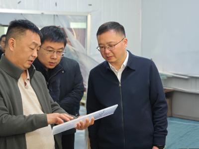郭章新到光电产业园调研