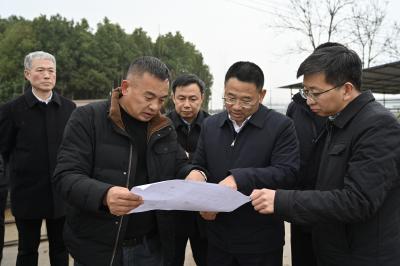 冯玉强到高新区调研经济社会发展情况 