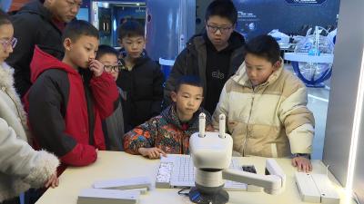 科技闹元宵 童趣启新程 