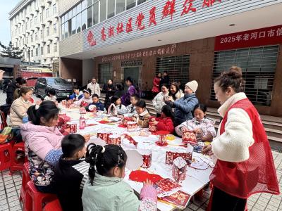 高潮社区开展“正月十五花灯俏 和谐邻里猜灯谜”主题活动