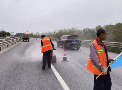 市公路建设中心开展春季公路养护工作