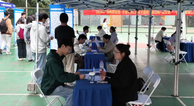 老河口市20家重点企业赴汉揽才