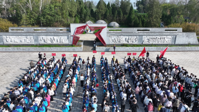 湖北老河口：清明寄哀思 英烈永铭记